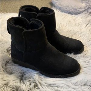 Black Kristin Ugg boot